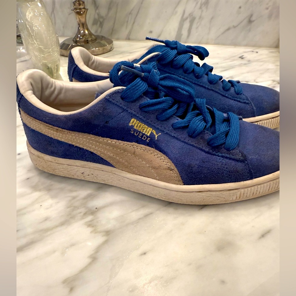 Puma women’s suede classic blue good conditions a few scuff marks .